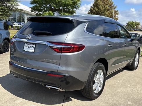 Used 2018 Buick Enclave Essence AWD/4WD image 3