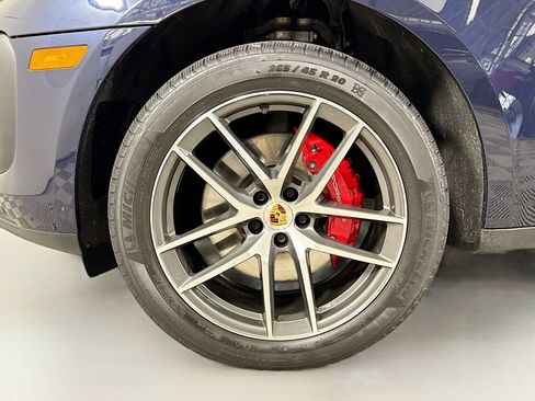 Certified 2023 Porsche Macan S AWD/4WD image 31