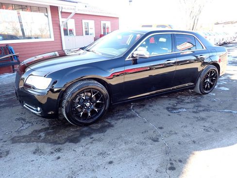 Used 2014 Chrysler 300 C image 3