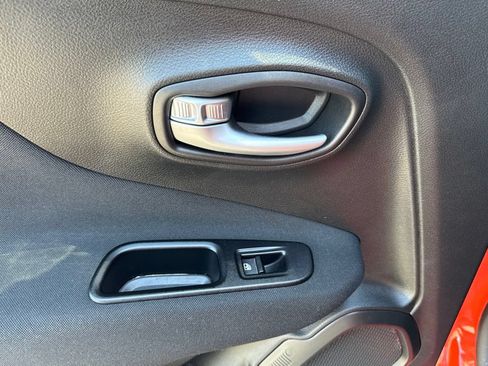 Used 2021 Jeep Renegade Sport w/ Sport Appearance Group AWD/4WD image 34
