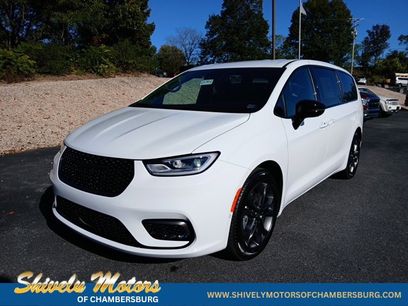 New 2026 Chrysler Pacifica Select