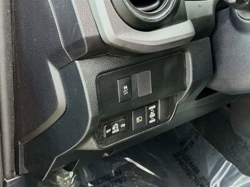 Used 2020 Toyota Tacoma TRD Off-Road image 10