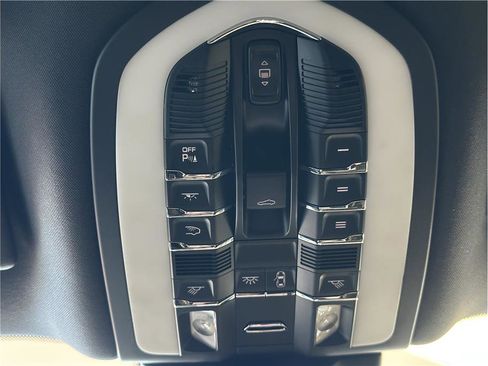 Used 2018 Porsche Macan Sport Edition image 23