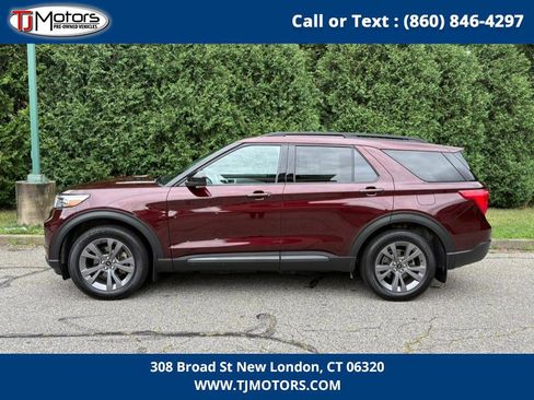 Used 2022 Ford Explorer XLT w/ Equipment Group 202A image 5