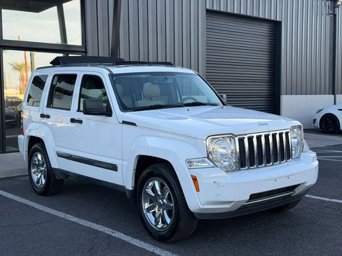 Used 2011 Jeep Liberty Limited w/ Tire & Wheel Group RWD image 13