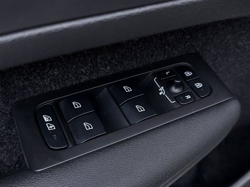 Used 2021 Volvo XC40 T5 Inscription w/ Advanced Package image 19