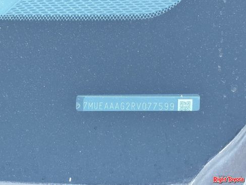 Certified 2024 Toyota Corolla Cross XLE FWD image 11