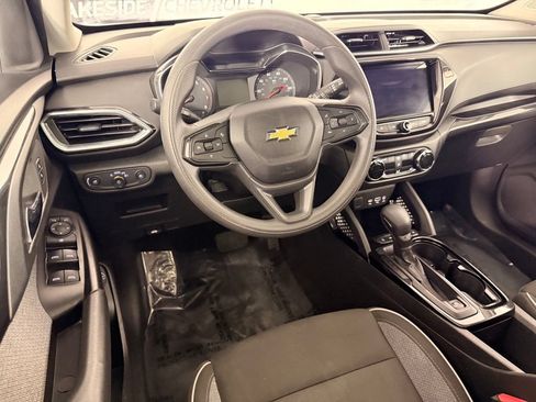 Used 2022 Chevrolet TrailBlazer LT w/ Sun and Liftgate Package FWD image 23