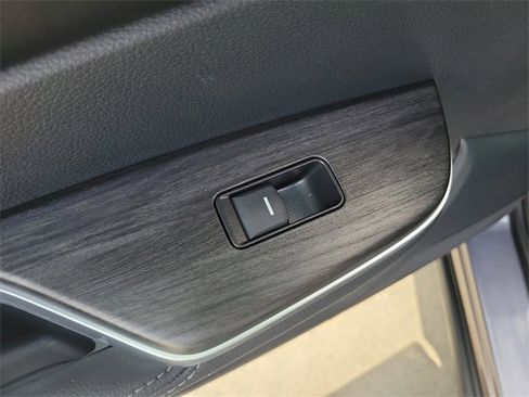 Certified 2019 Honda Clarity Plug-In Hybrid image 16