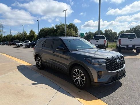 Used 2025 Ford Explorer ST-Line w/ Premium Package RWD image 7