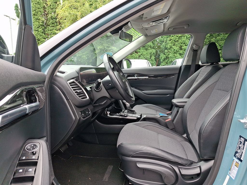 Used 2024 Kia Seltos S AWD/4WD image 14