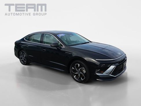 Used 2025 Hyundai Sonata SEL FWD image 1
