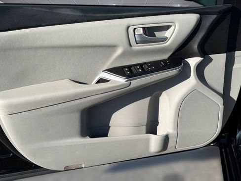 Used 2017 Toyota Camry LE image 13