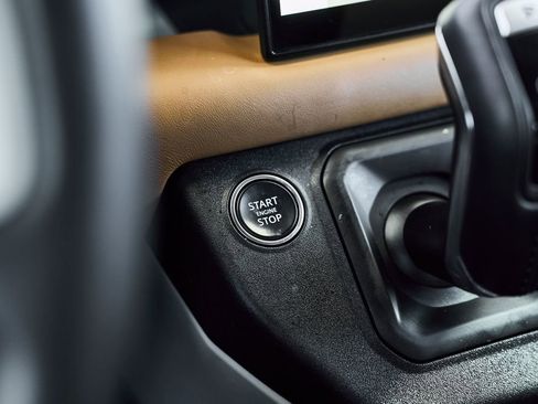 Used 2023 Land Rover Defender 130 X-Dynamic SE image 22