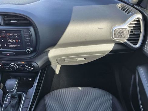 Used 2023 Kia Soul LX w/ LX Technology Package image 18