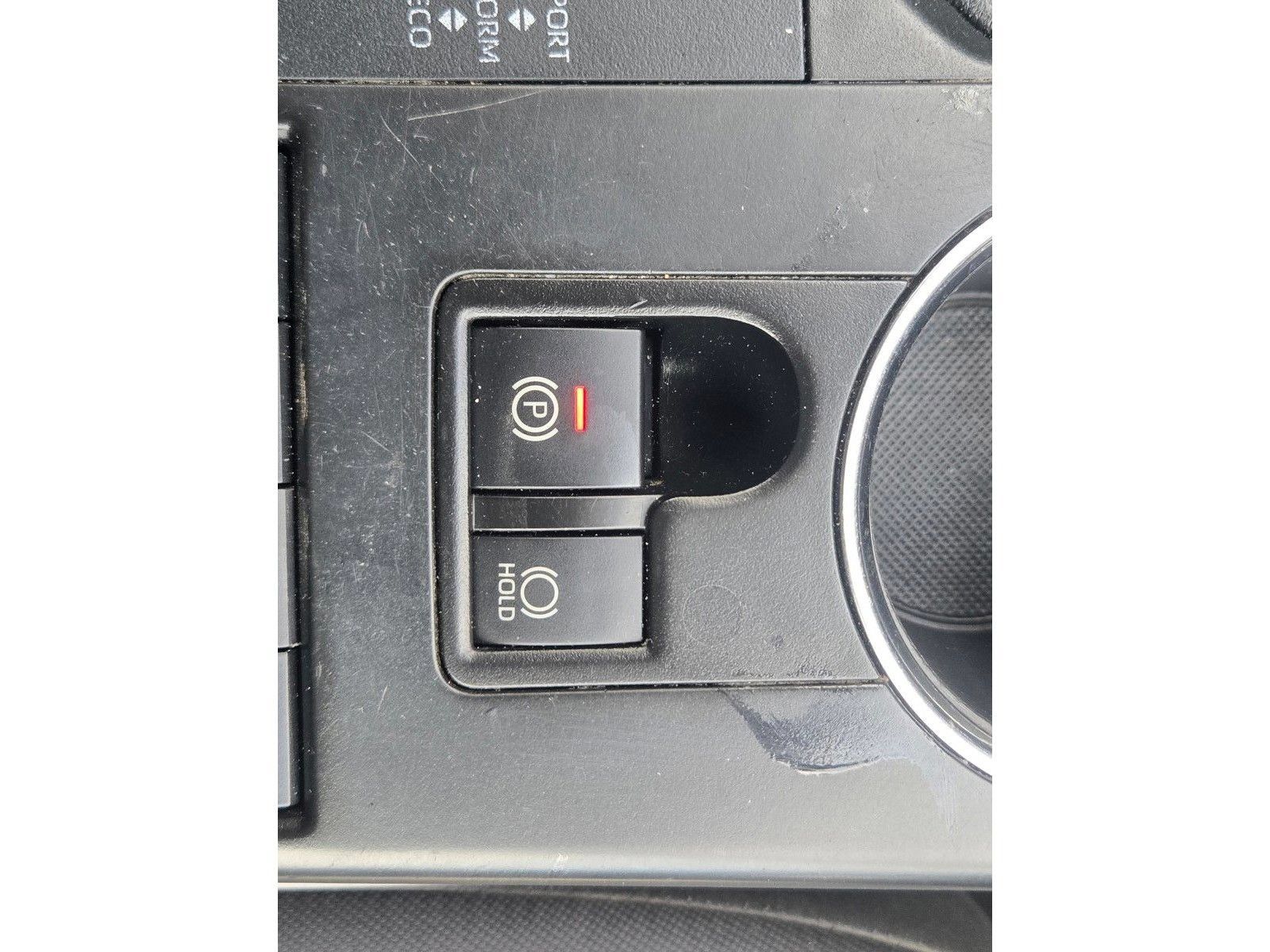 Used 2021 Toyota Highlander LE FWD image 31