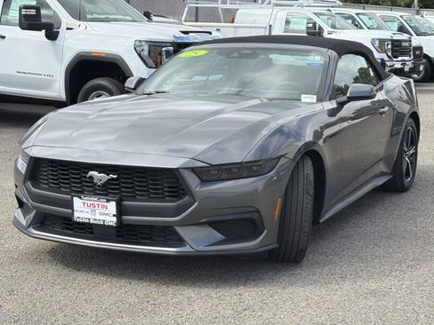 Used 2025 Ford Mustang Convertible RWD image 8