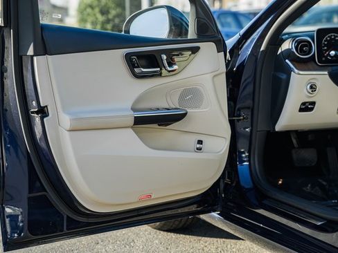 Used 2023 Mercedes-Benz C 300 4MATIC Sedan image 37