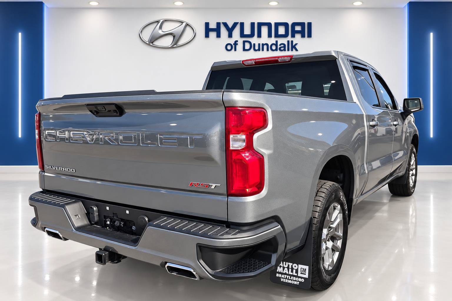 Used 2024 Chevrolet Silverado 1500 RST w/ Z71 Off-Road Package AWD/4WD image 4