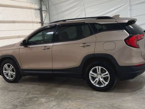 Used 2018 GMC Terrain SLE w/ Driver Convenience Package FWD image 2
