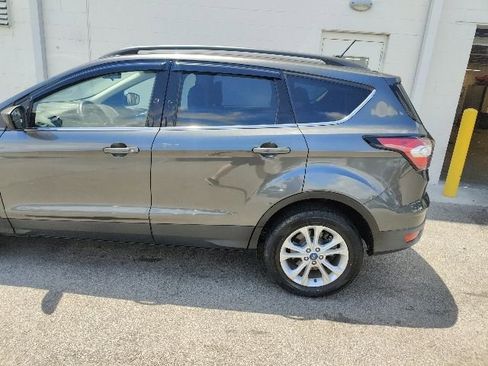 Used 2018 Ford Escape SE w/ SE Sync 3 Package FWD image 12
