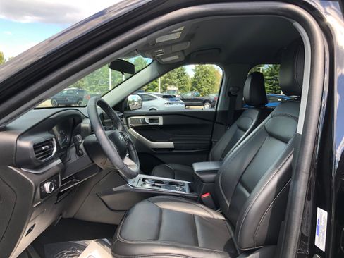 Certified 2023 Ford Explorer XLT w/ Equipment Group 202A image 20