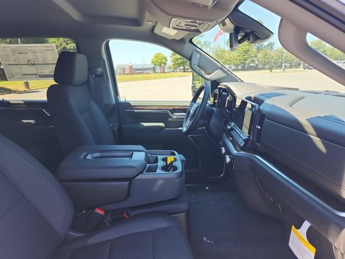 New 2026 GMC Sierra 3500 SLE w/ SLE Value Package AWD/4WD image 9