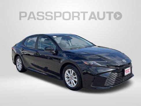 Used 2025 Toyota Camry LE FWD image 11