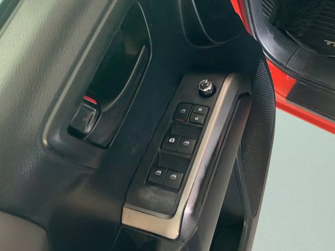 Used 2018 Toyota Tacoma SR5 AWD/4WD image 6