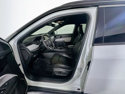 Used 2025 Jeep Compass Limited image 13