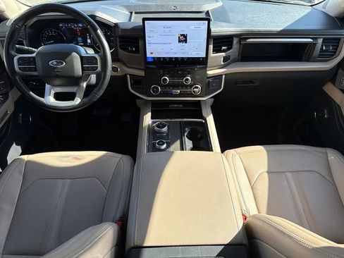 Used 2024 Ford Expedition Limited image 11