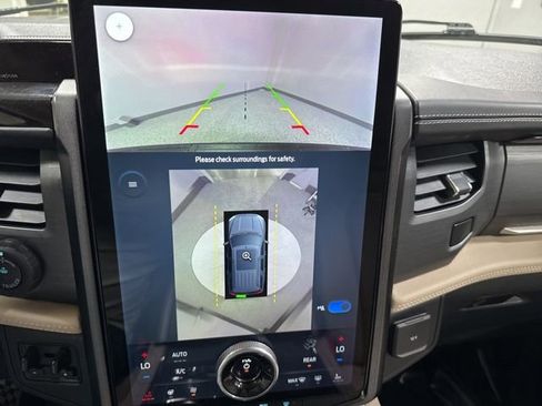 Used 2023 Ford Expedition Max Platinum image 5