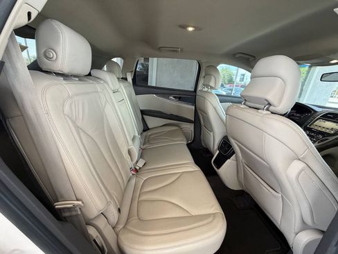 Used 2016 Lincoln MKX Select w/ Select Plus Package AWD/4WD image 18