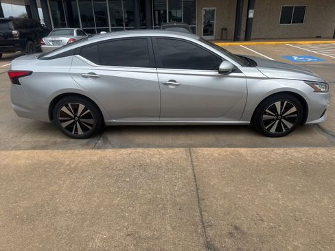 Used 2022 Nissan Altima 2.5 SV image 5