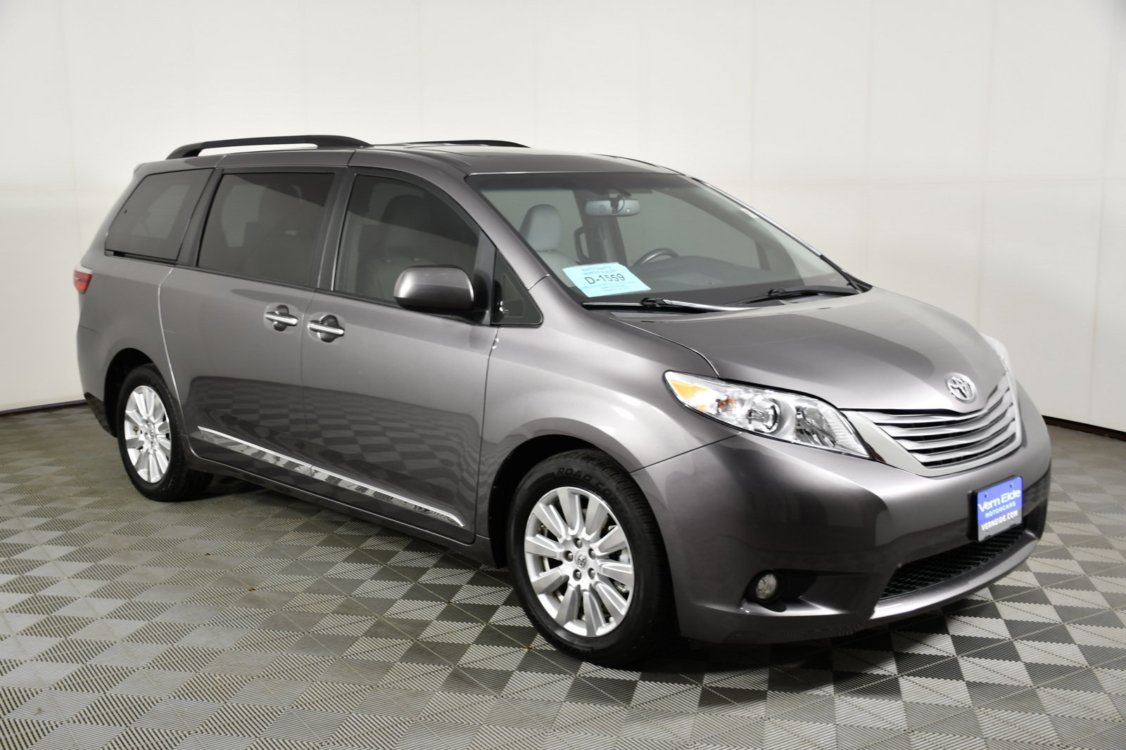 Used 2017 Toyota Sienna XLE Premium AWD/4WD image 4