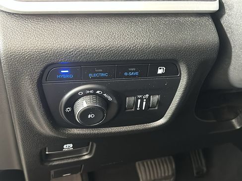 Used 2023 Jeep Grand Cherokee 4WD 4xe image 23