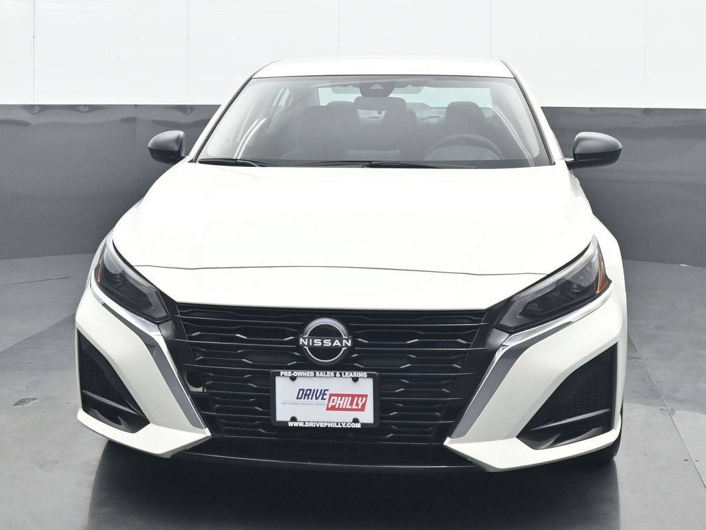 Used 2025 Nissan Altima 2.5 SV AWD/4WD image 1