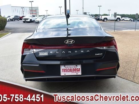Used 2025 Hyundai Elantra Limited FWD image 9