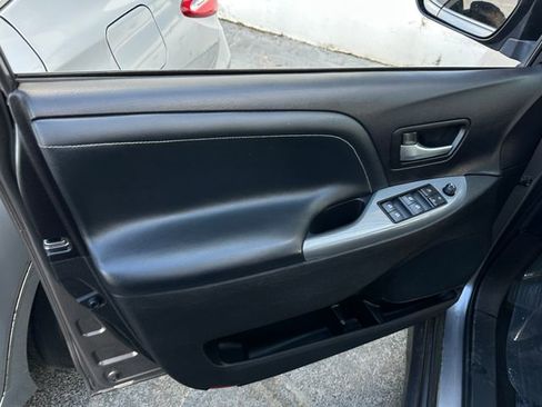 Used 2017 Toyota Sienna SE image 13