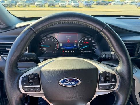 Used 2022 Ford Explorer XLT w/ Equipment Group 202A image 14