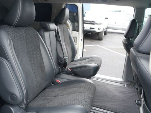 Used 2014 Toyota Sienna SE image 19