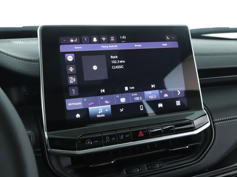 Used 2024 Jeep Compass Latitude w/ Sun and Sound Group image 13