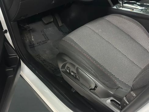 Used 2017 GMC Terrain SLE FWD image 25