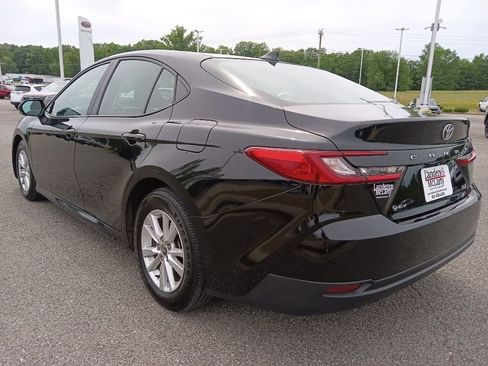 Used 2025 Toyota Camry LE FWD image 5