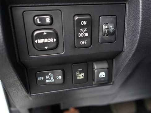 Used 2017 Toyota Tundra SR5 image 15