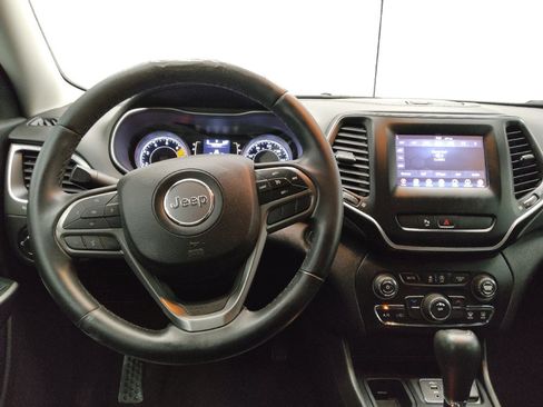 Used 2019 Jeep Cherokee Latitude Plus image 22