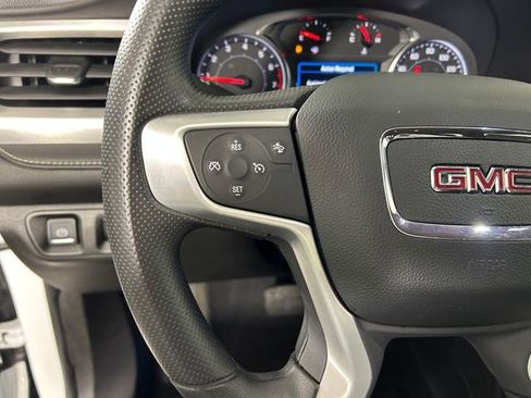 Used 2023 GMC Acadia SLE image 16