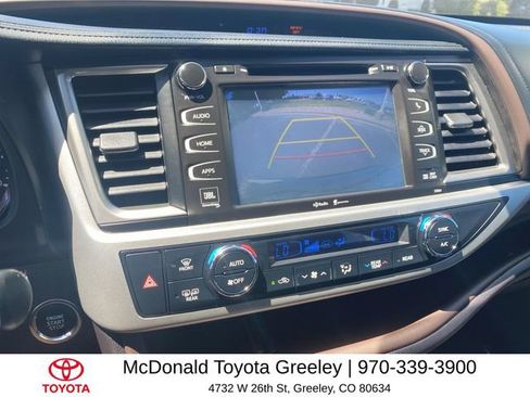 Used 2015 Toyota Highlander Limited w/ Driver Technology Package AWD/4WD image 17