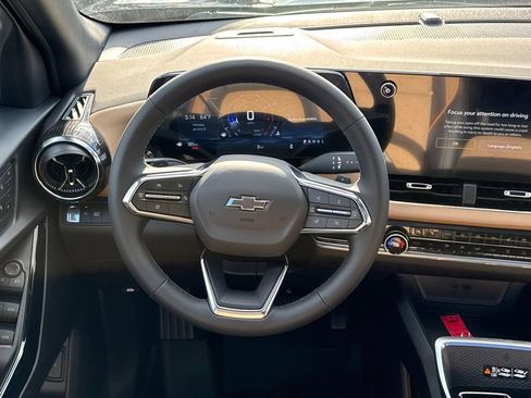 New 2026 Chevrolet Equinox ACTIV w/ Convenience Package III FWD image 25