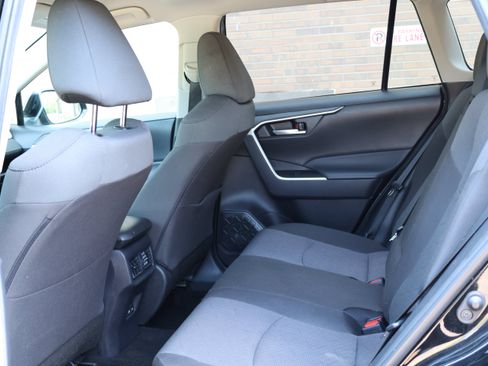Used 2025 Toyota RAV4 XLE FWD image 15